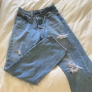 LIKE NEW: Levi’s Ribcage jeans, ankle length!